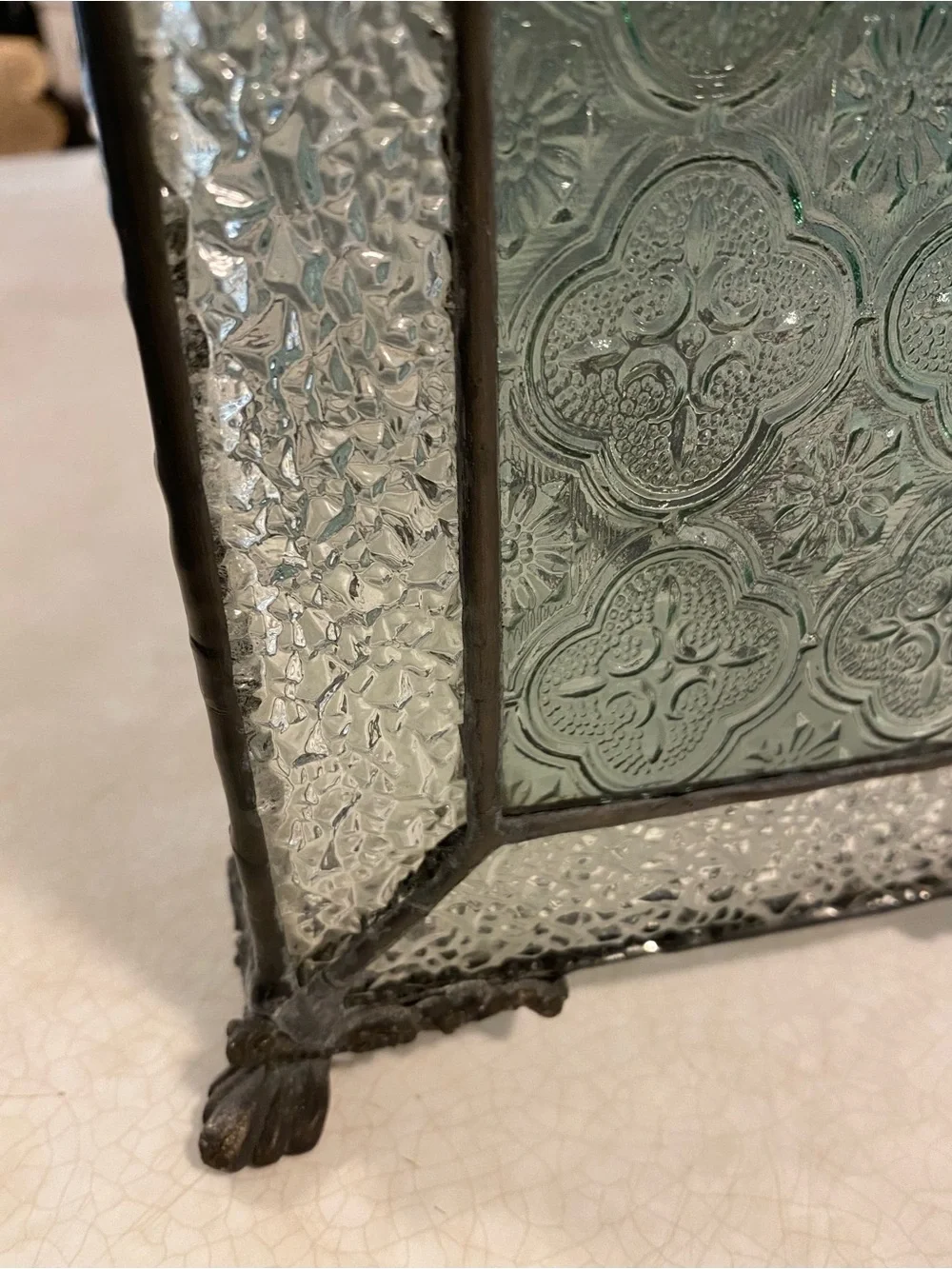 Exquisite Footed Ambiance Lamp